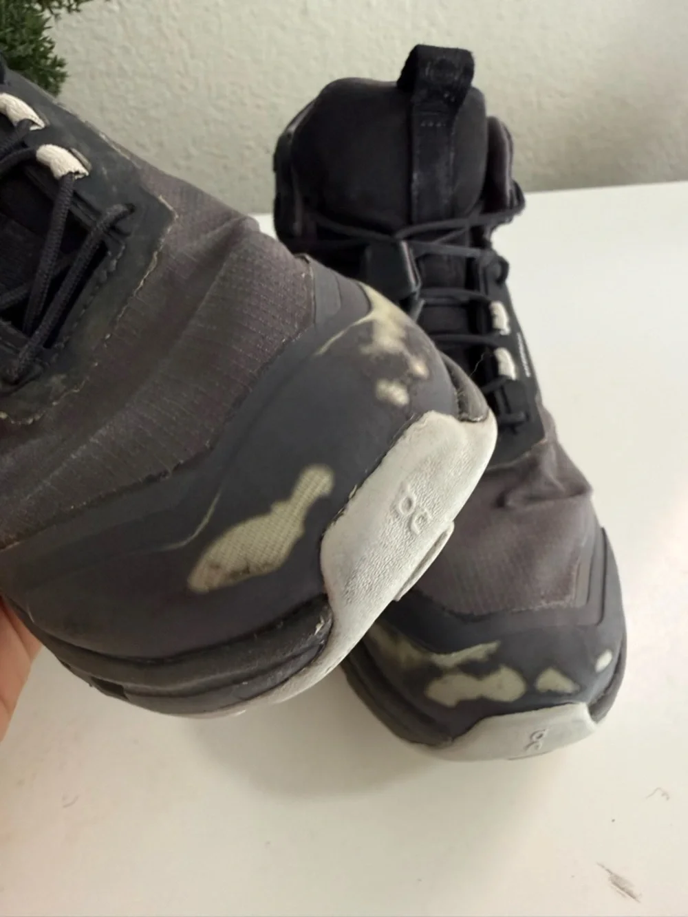 On Running Kids Black and White Low-Top Sneakers